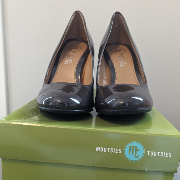 🎉3/$25🎉 Moideal Faux Patent Leather Pumps - Picture 2 of 9